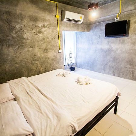 The Sky Loft Hotel Pathum Thani Extérieur photo