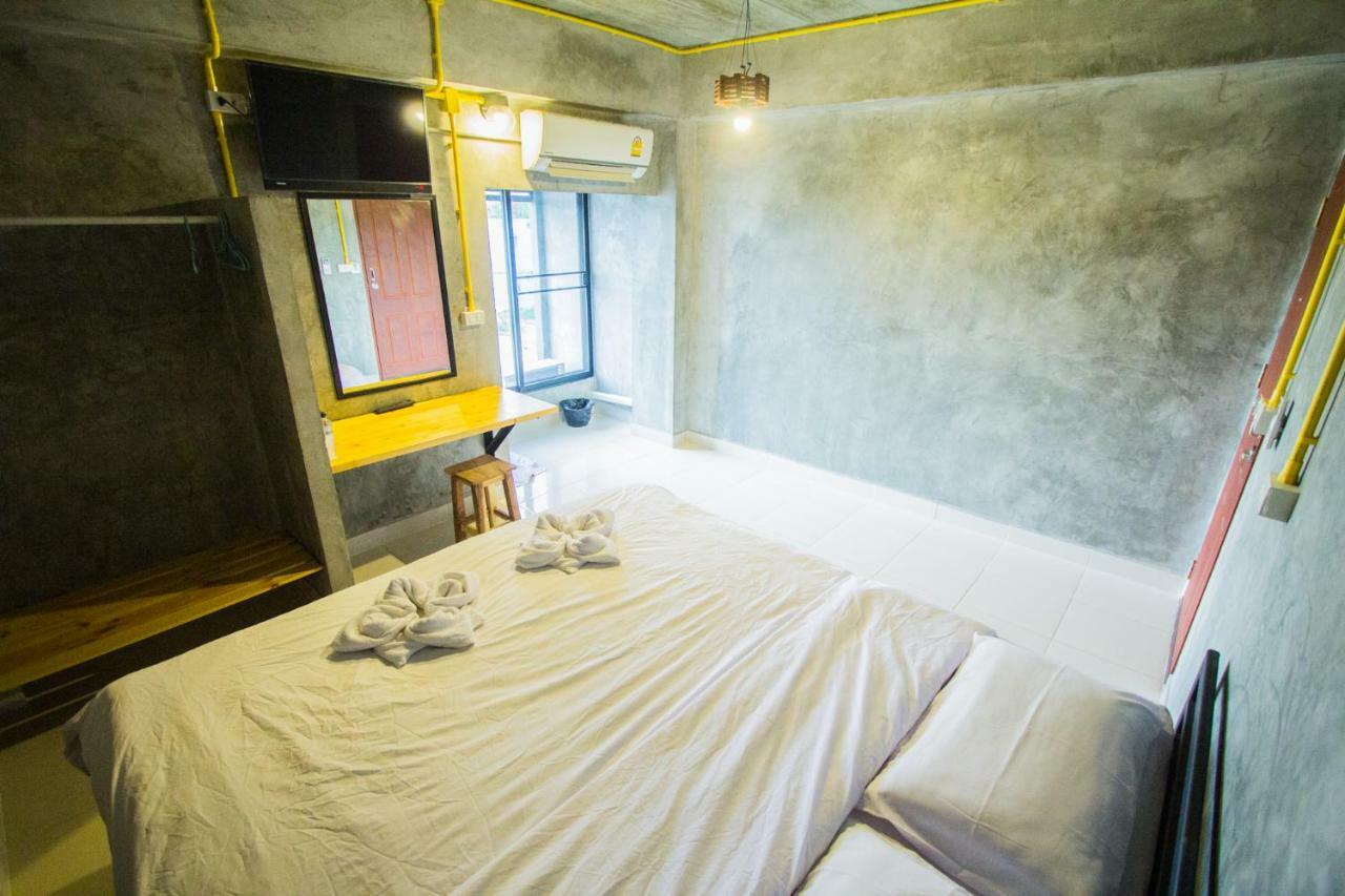 The Sky Loft Hotel Pathum Thani Extérieur photo