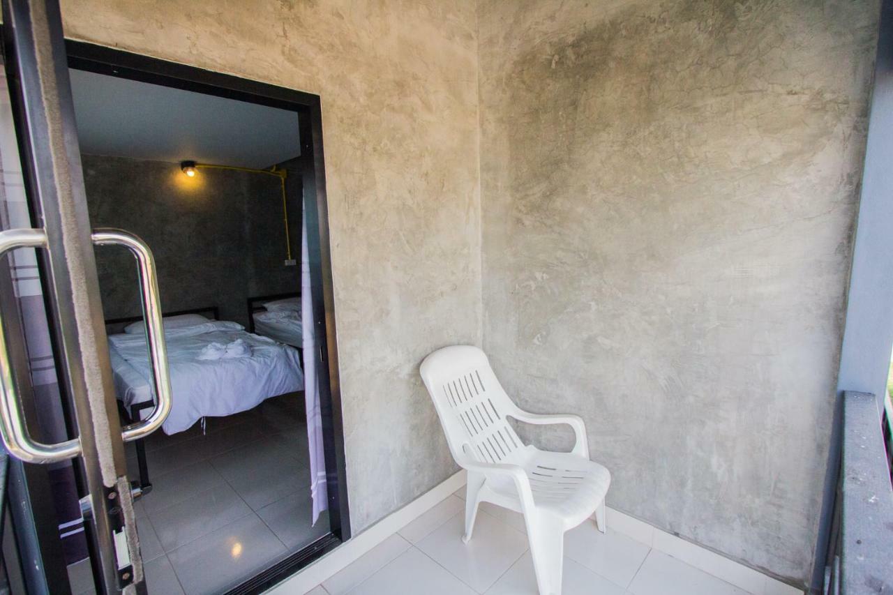 The Sky Loft Hotel Pathum Thani Extérieur photo
