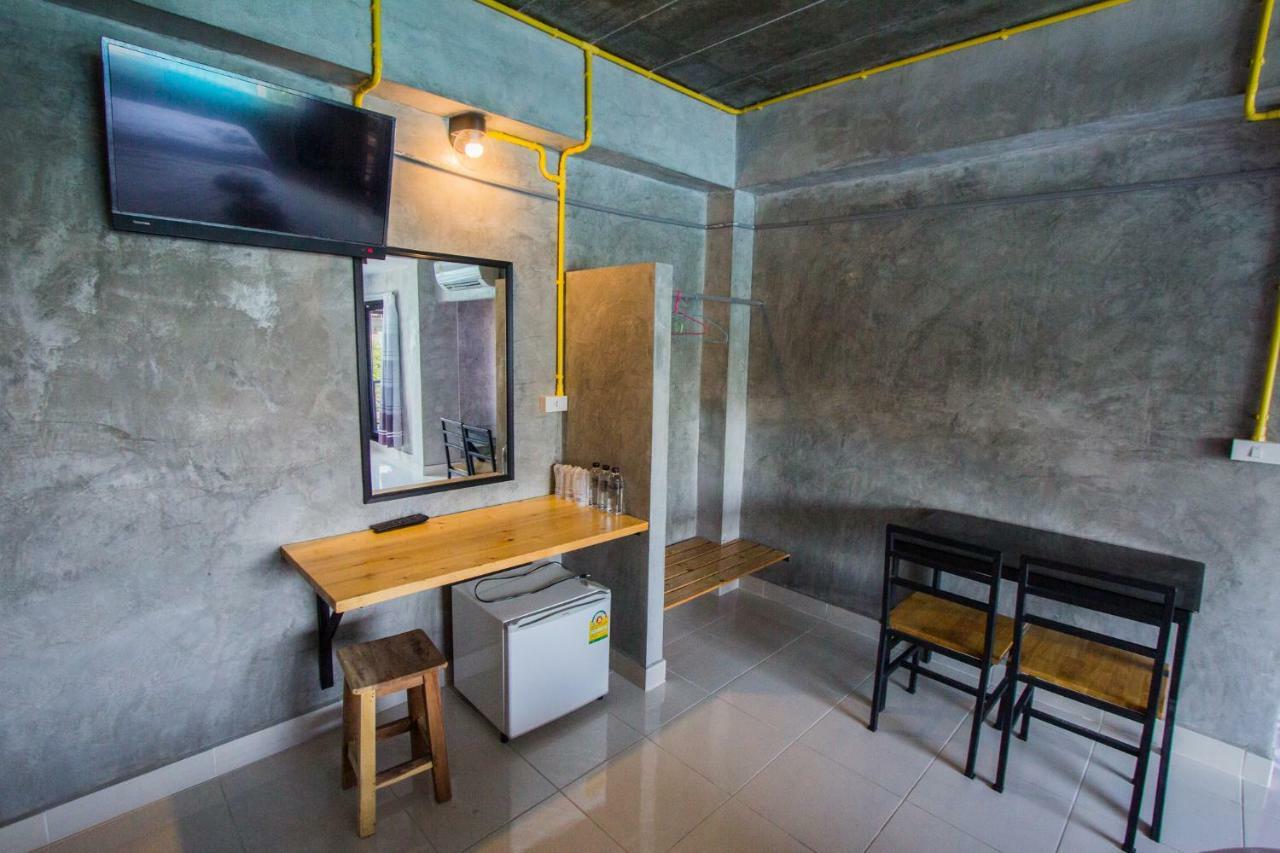 The Sky Loft Hotel Pathum Thani Extérieur photo