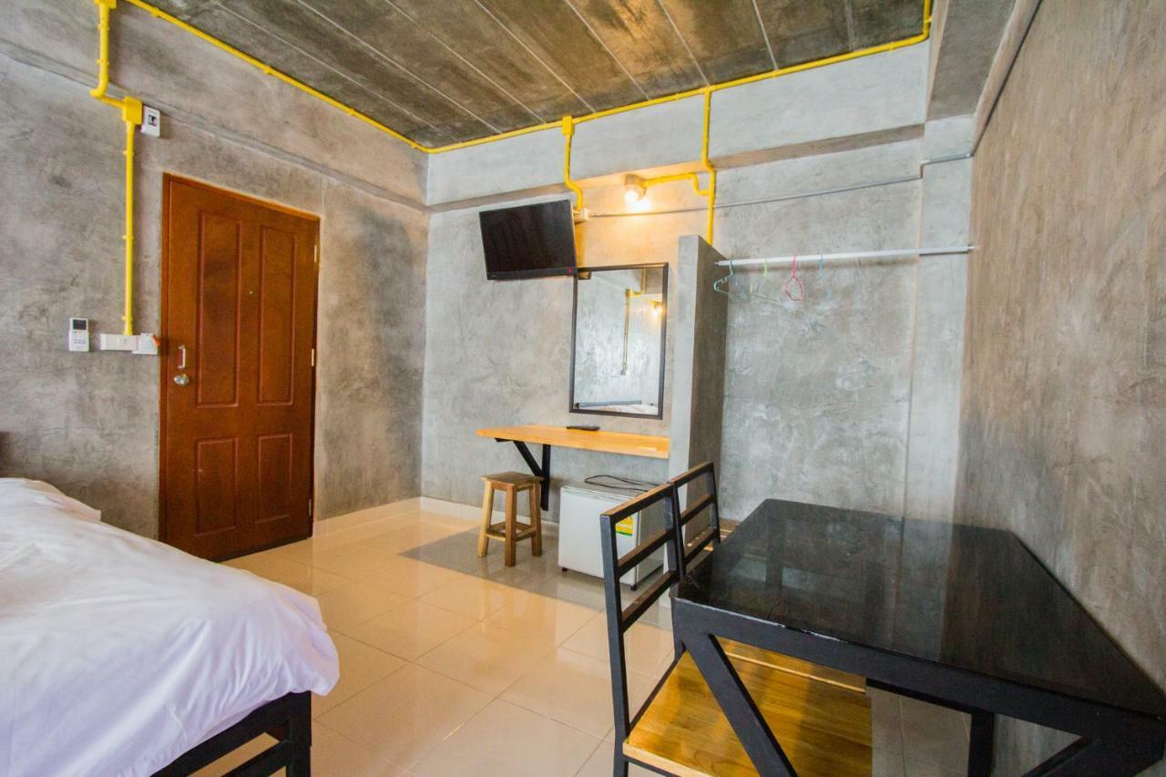 The Sky Loft Hotel Pathum Thani Extérieur photo